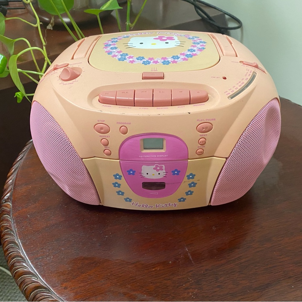 Hello Kitty Pink Boombox